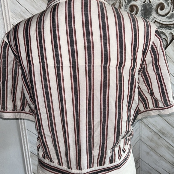 Volcom Juniors Button Up Cropped Striped Short Sleeve Shirt Size L - Picture 6 of 10